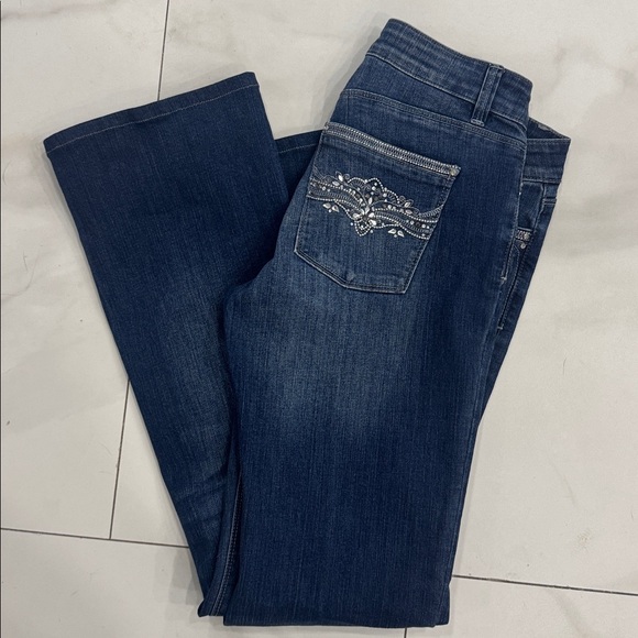 White House Black Market Embellished Boot 
Leg Jeans.  Sz 6 - Picture 4 of 10